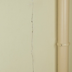 Bostik DIY tuto colmater fissure murale teaser