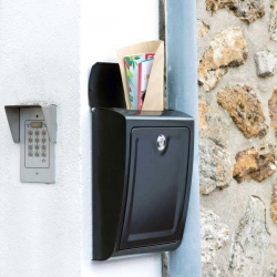 Bostik DIY Germany tutorial How to fix a letter box teaser image