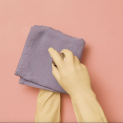 Bostik DIY Greece how to remove Blu Tack from wall step 3