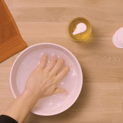 Bostik DIY Greece how to remove super glue from skin banner image