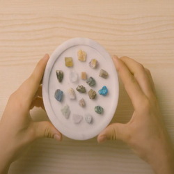 Bostik DIY Russia how to decorate a plate with blu tack step 4