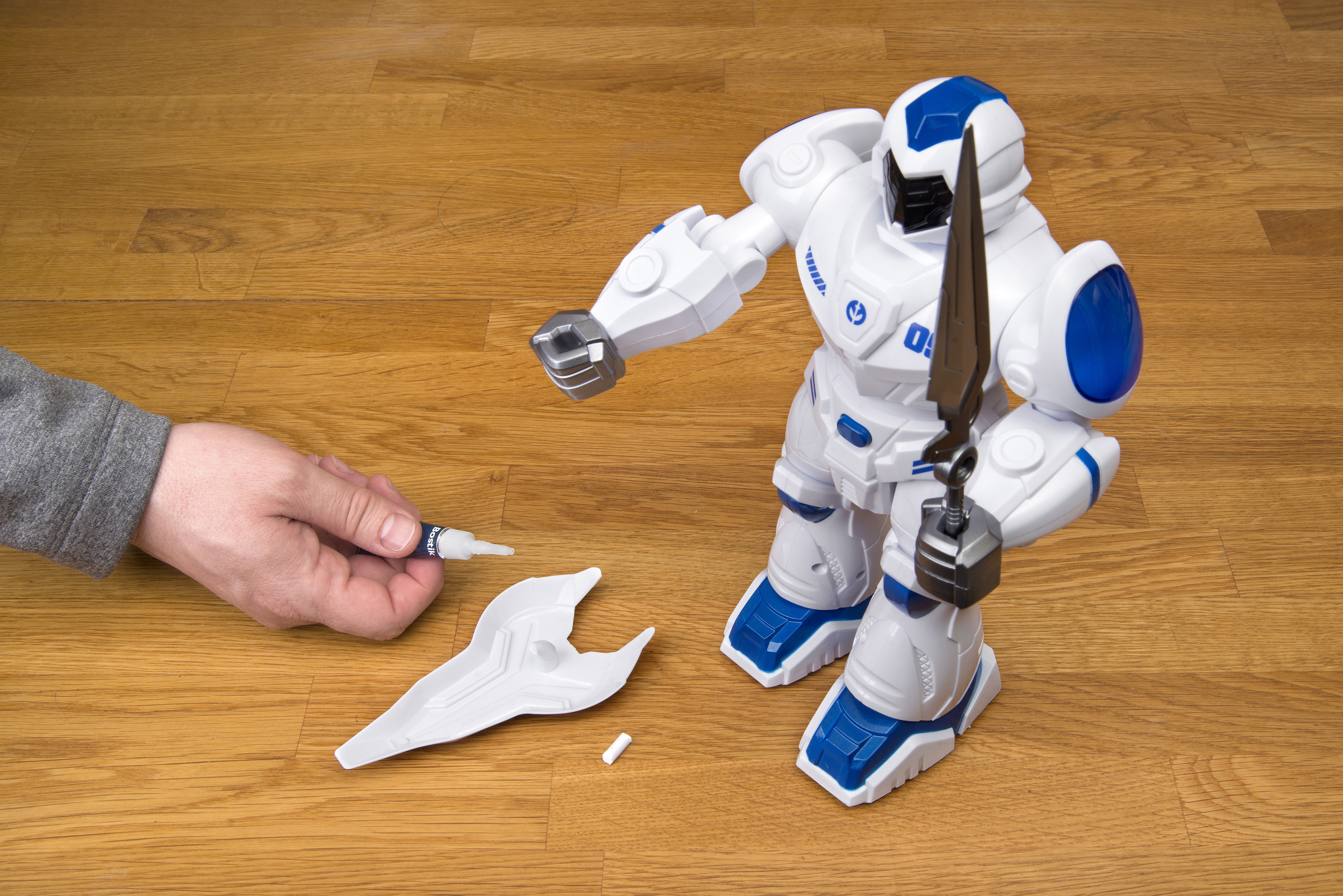 diy-bostik-reparer-coller-jouet