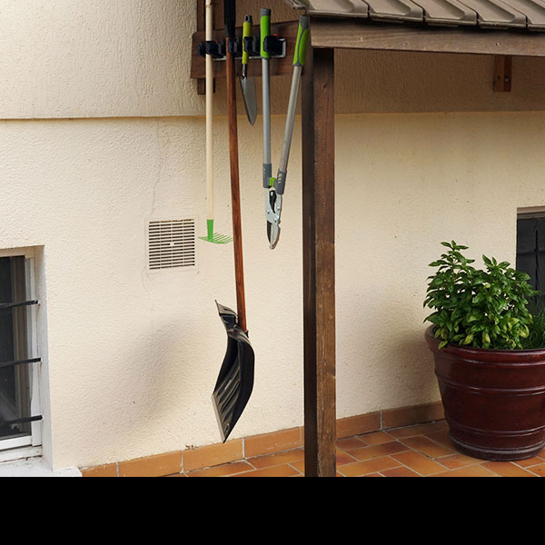 Bostik DIY France tutorial Fix a tool rack without drilling teaser image