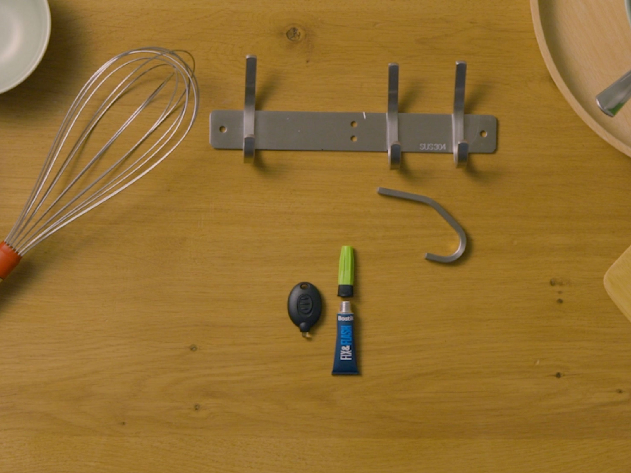 Bostik DIY South Africa tutorial how to fix a metal hook with Fix Flash banner image