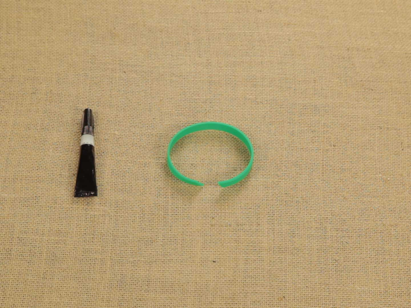 Bostik DIY Bulgaria tutorial how to repair a bracelet step 1