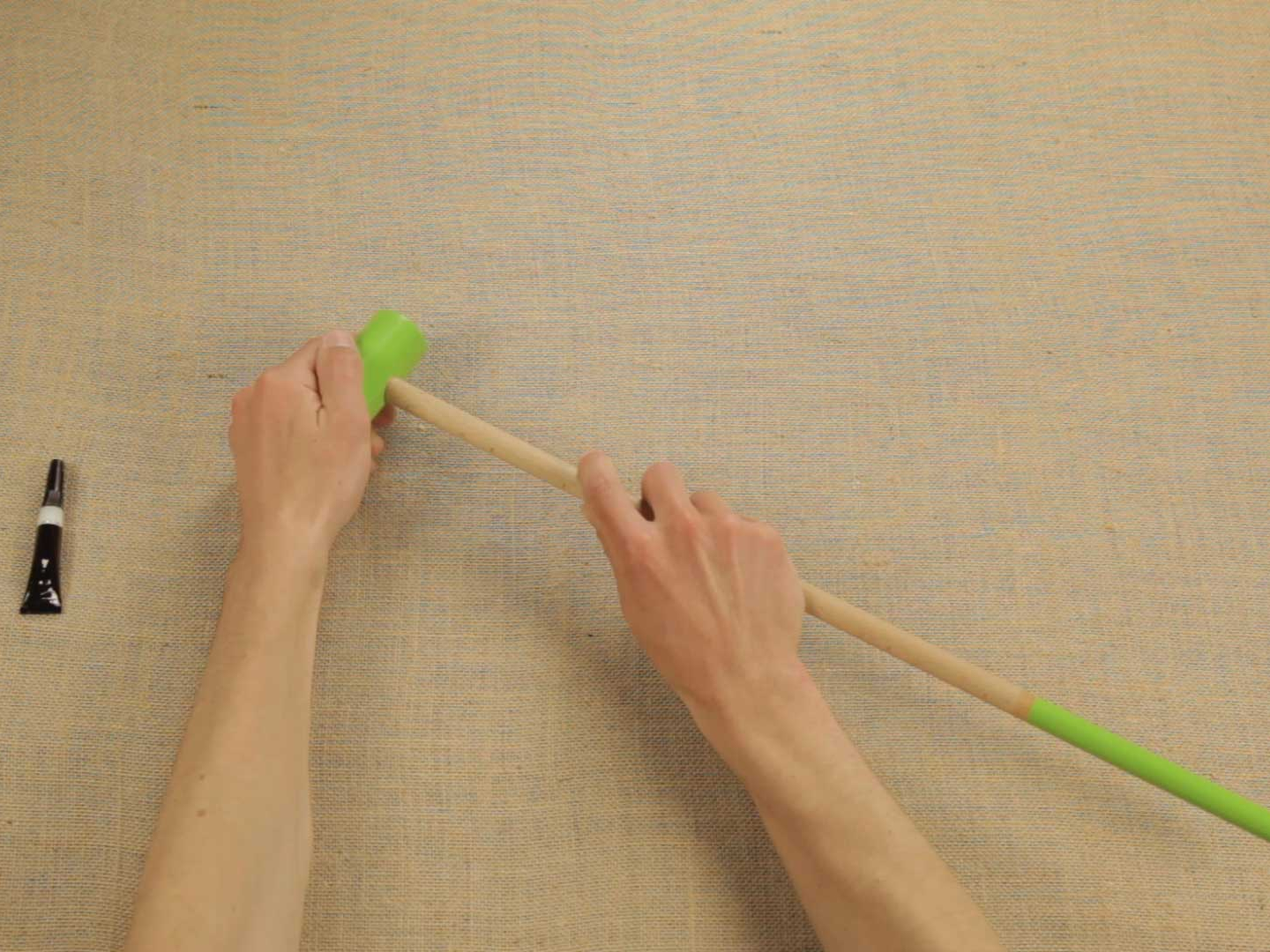 Bostik DIY Bulgaria tutorial how to repair a toy step 3