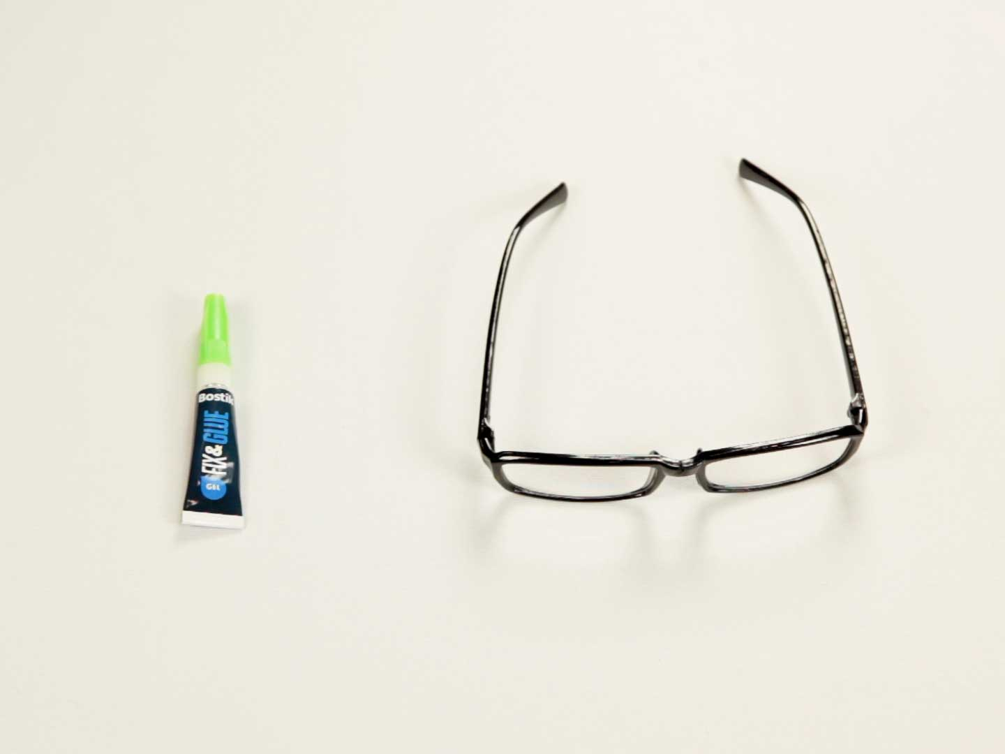Bostik DIY Bulgaria tutorial how to repair broken glasses step 4