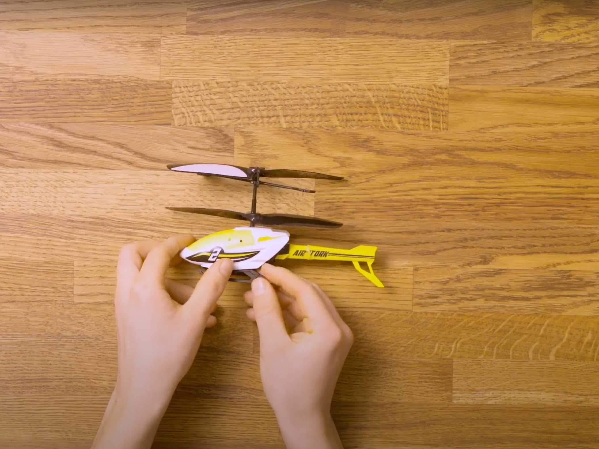 Bostik DIY Greece Tutorial How To Repair Hard Plastics Step 4