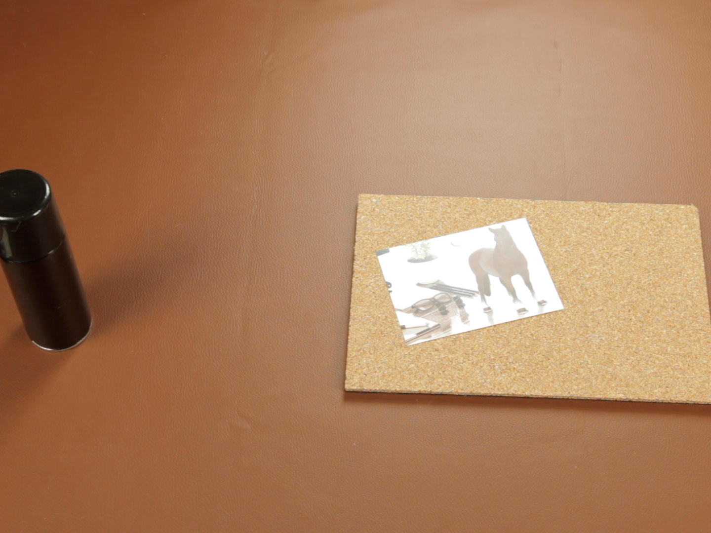 Bostik DIY Romania How To Fix Corkboard With Spray Contact Glue Step 5