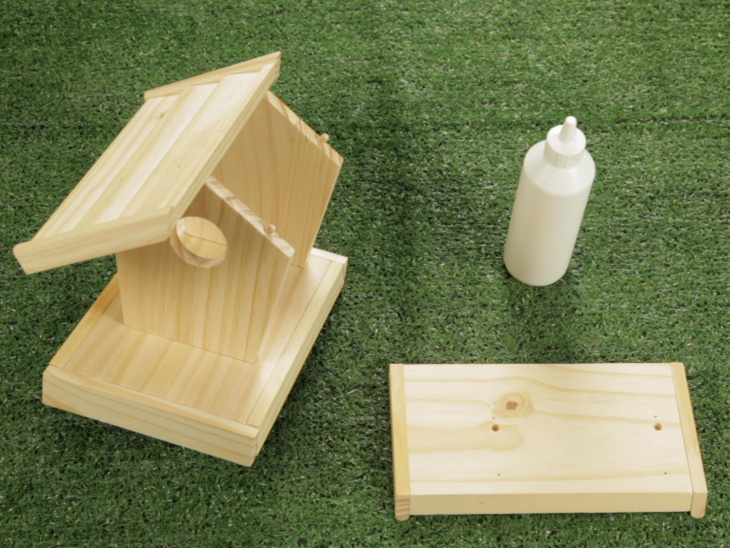 Bostik DIY Romania How To Repair Birdhouse Outdoor With D3 Wood Glue Step 1