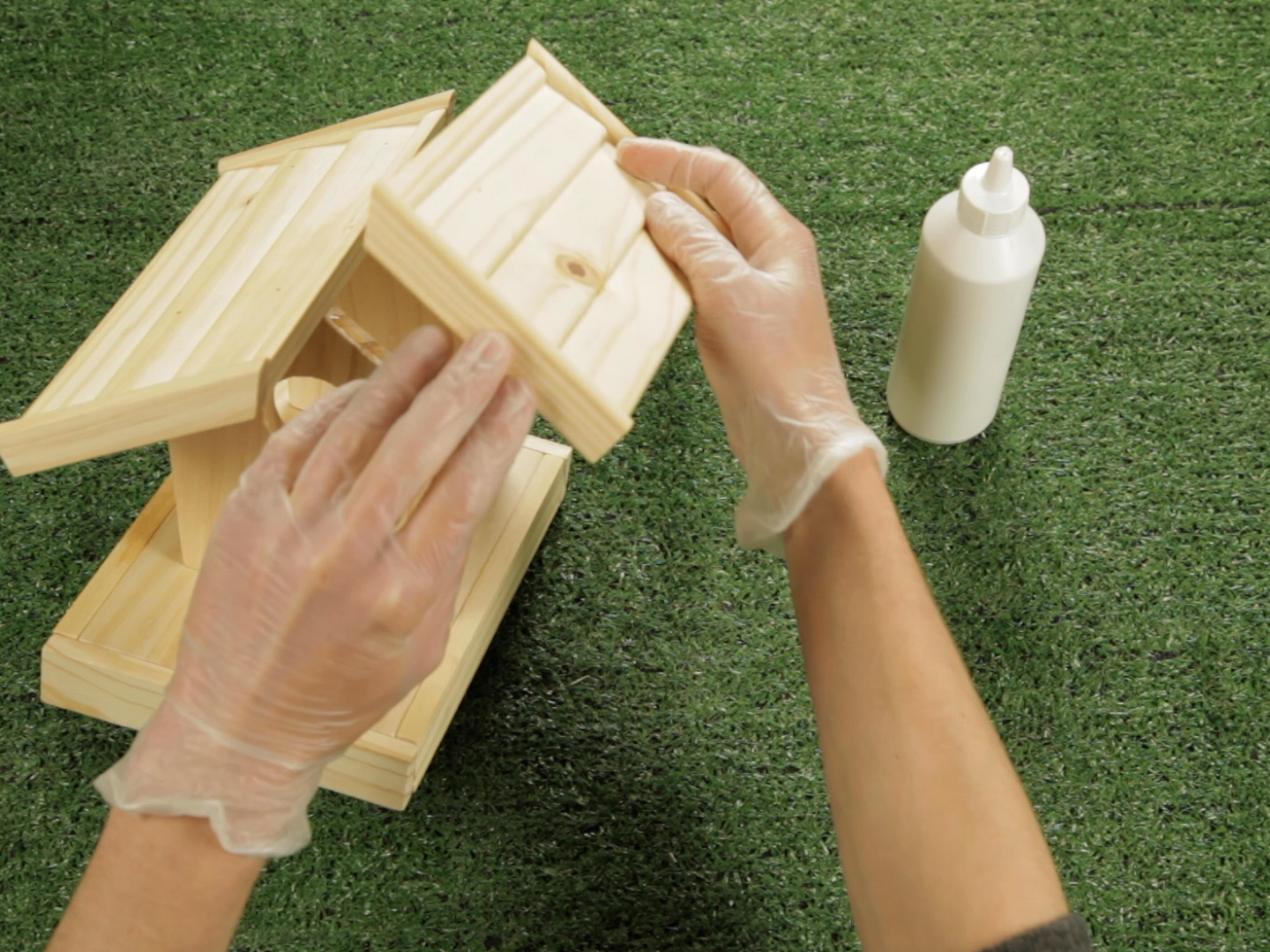 Bostik DIY Romania How To Repair Birdhouse Outdoor With D3 Wood Glue Step 3