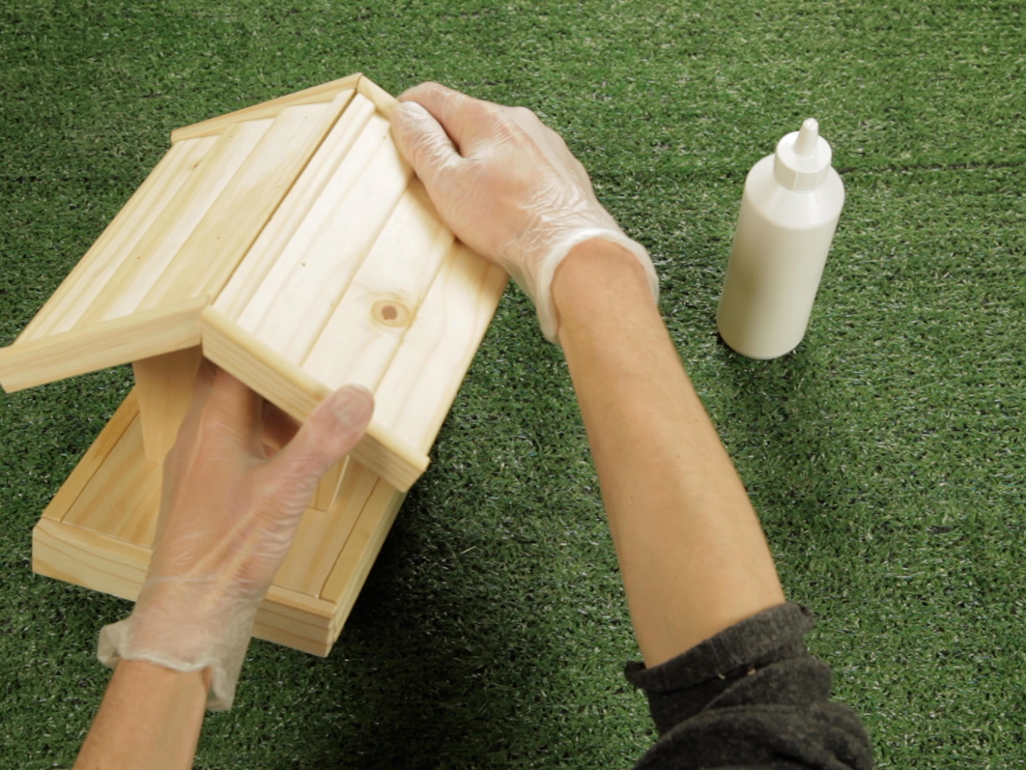 Bostik DIY Romania How To Repair Birdhouse Outdoor With D3 Wood Glue Step 4