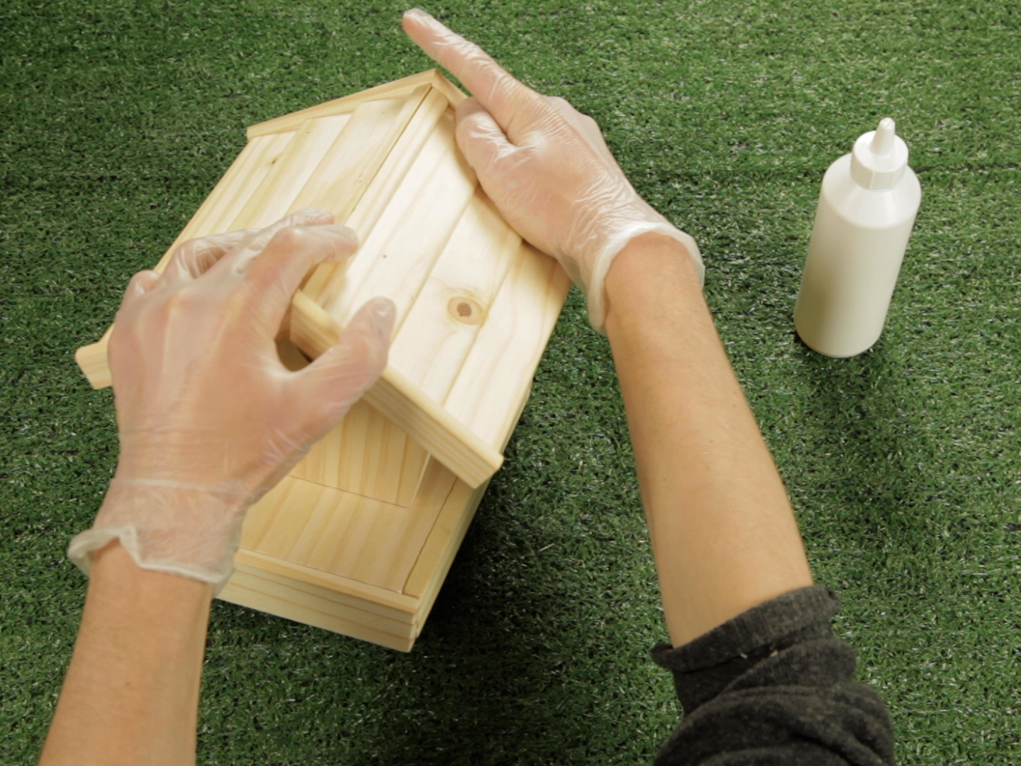 Bostik DIY Romania How To Repair Birdhouse Outdoor With D3 Wood Glue Step 5