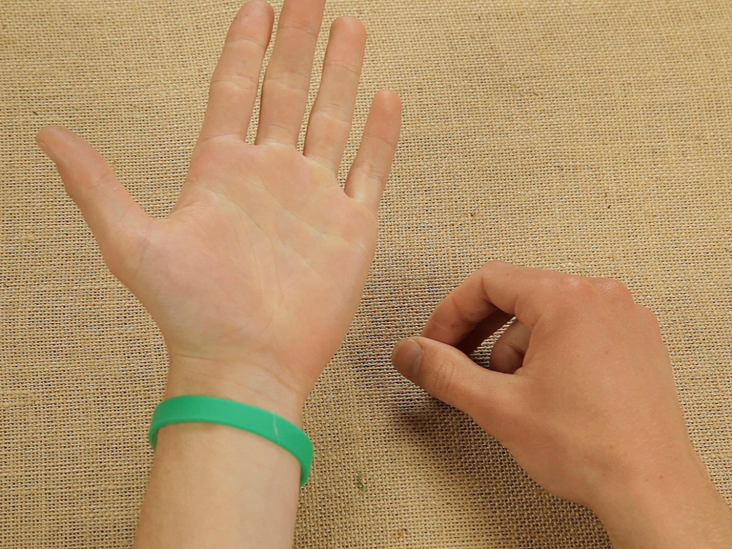 Bostik DIY Romania How To Repair Bracelet With Advanced Gel Super Step 4