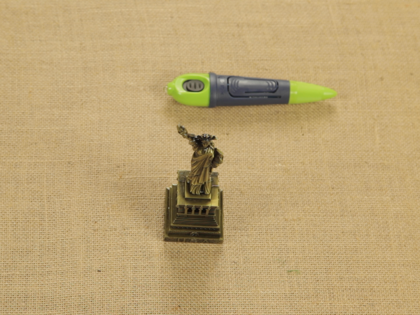 Bostik DIY Romania How To Repair Statue With Advanced Light Activated Super Glue Step 4