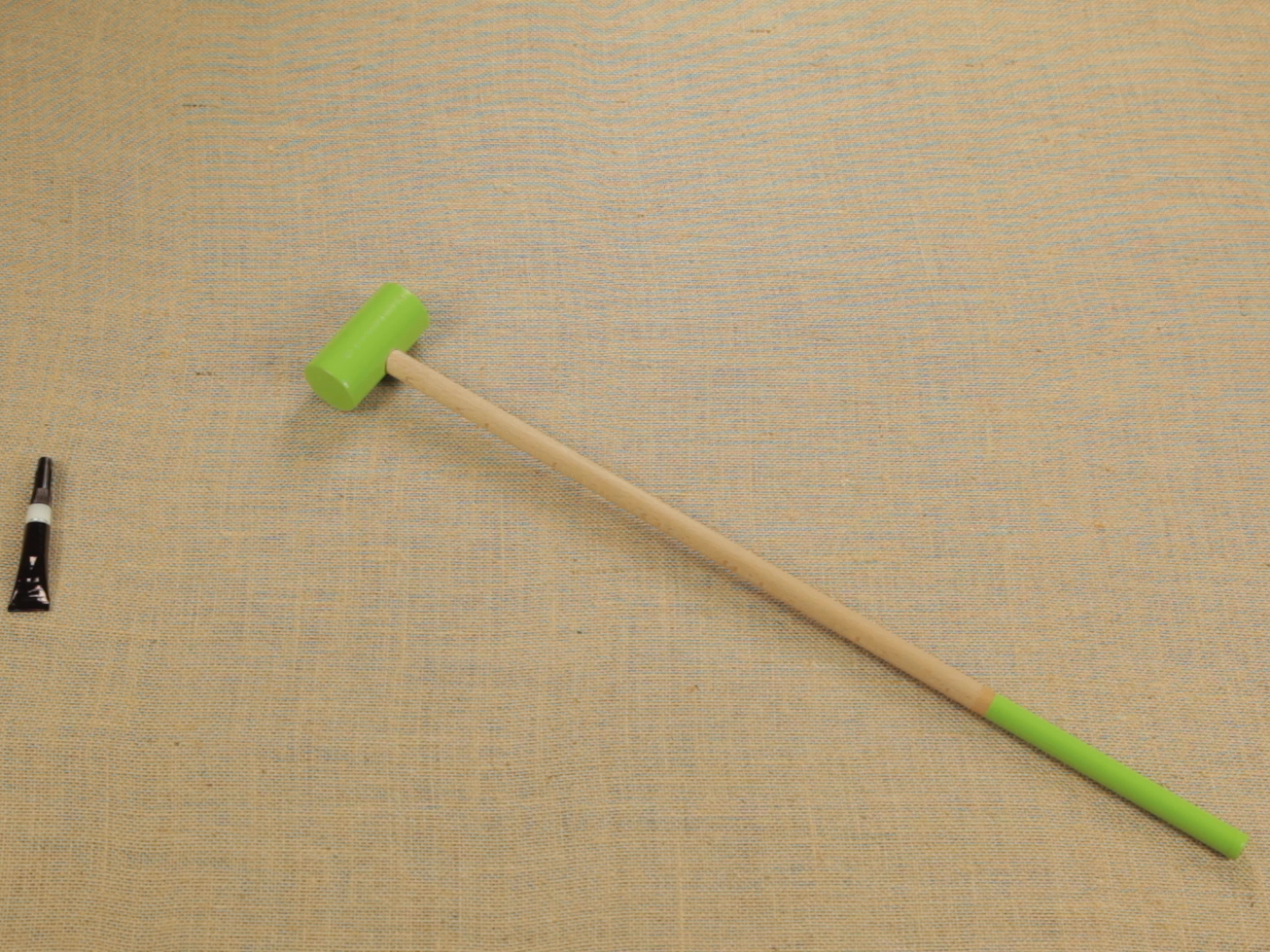 Bostik DIY Romania How To repair A Toy With Glue Step 4