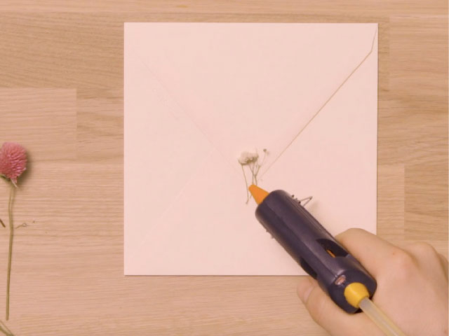 Bostik DIY Singapore How To Use Inspired Glue Gun Step 2