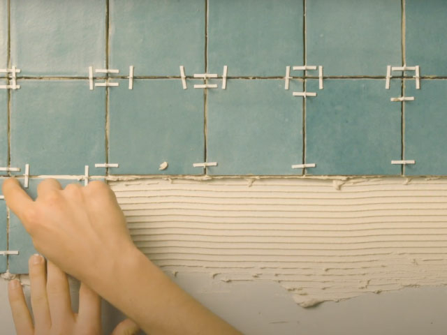 Bostik DIY France How to glue your tiles step 3