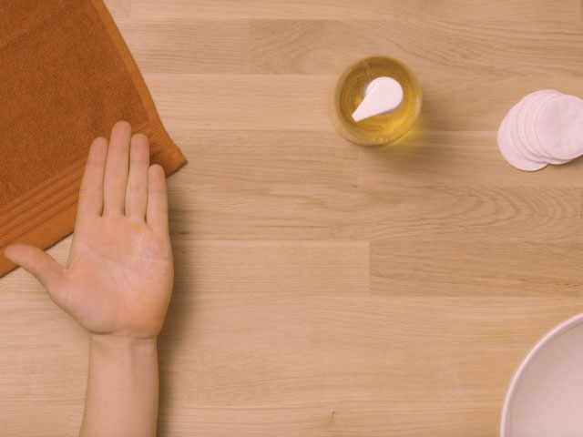 Bostik DIY Romania How To Remove Super Glue From Skin 1