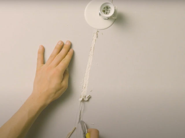 Bostik DIY France how to repair a crack step 2