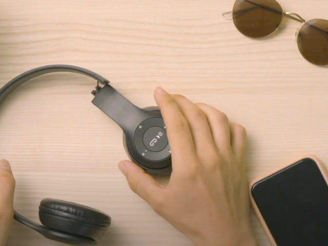 Bostik DIY Poland tutorial how to reapair headphones step 1