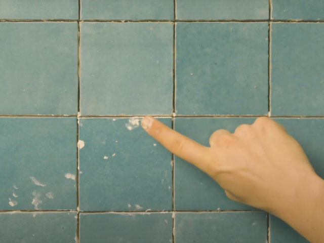 Bostik DIY Romania How To Remove Adhesive From Tile step 1