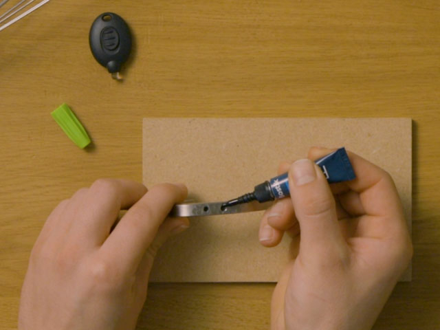 Bostik DIY South Africa tutorial how to fix a metal hook with Fix Flash step 2