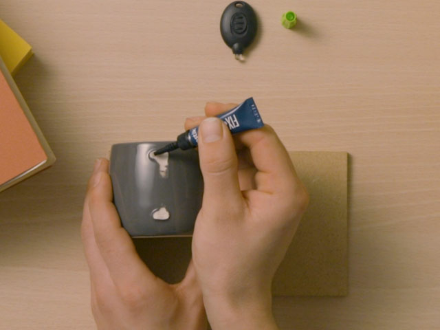 Bostik DIY South Africa blog how to fix a mug with fix flash step 2