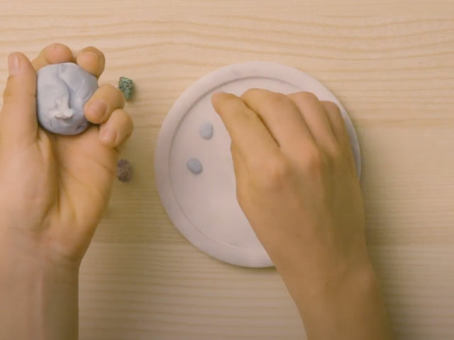 Bostik DIY Russia how to decorate a plate with blu tack step 2