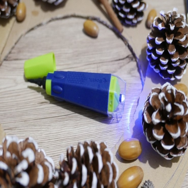 Bostik DIY Natural Christmas Wreath step 3