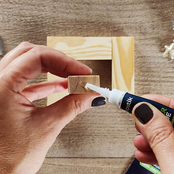 Bostik DIY Greece tutorial wooden ornaments step 3