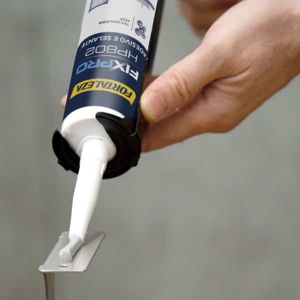 Bostik DIY Brasil tutorial aplicando adesivo na vertical step 2