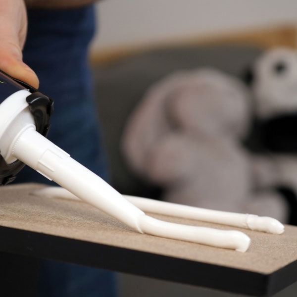 Bostik DIY France How to fix a shelf to wall without drilling step 2