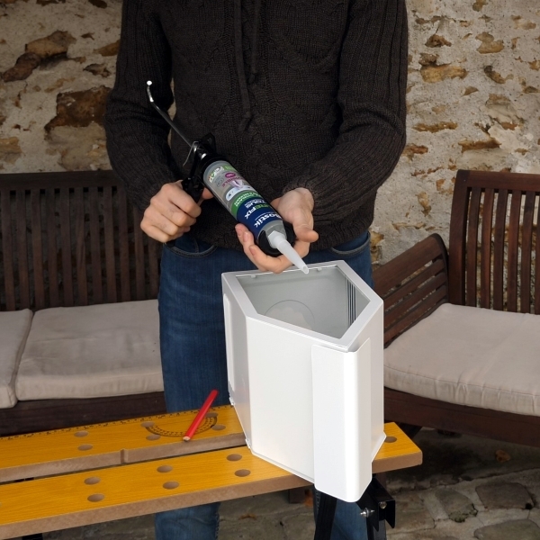 Bostik DIY France Tutorial Fix a candle holder without drilling step 1