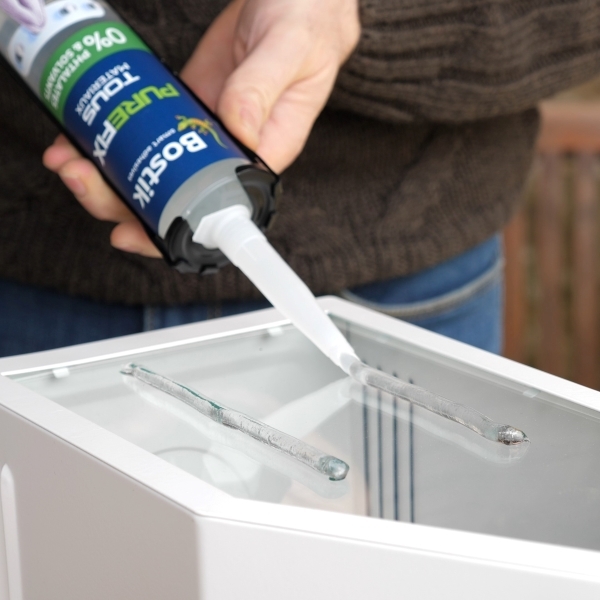 Bostik DIY France Tutorial Fix a candle holder without drilling step 2