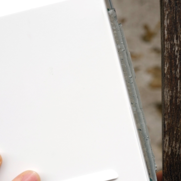 Bostik DIY France Tutorial Fix a candle holder without drilling step 3