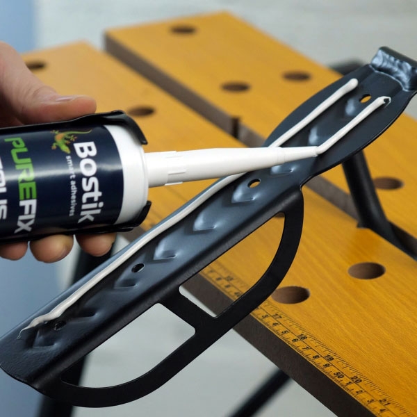 Bostik DIY France Tutorial How to fix a bike rack to wall step 2