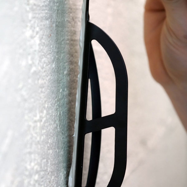 Bostik DIY France Tutorial How to fix a bike rack to wall step 3