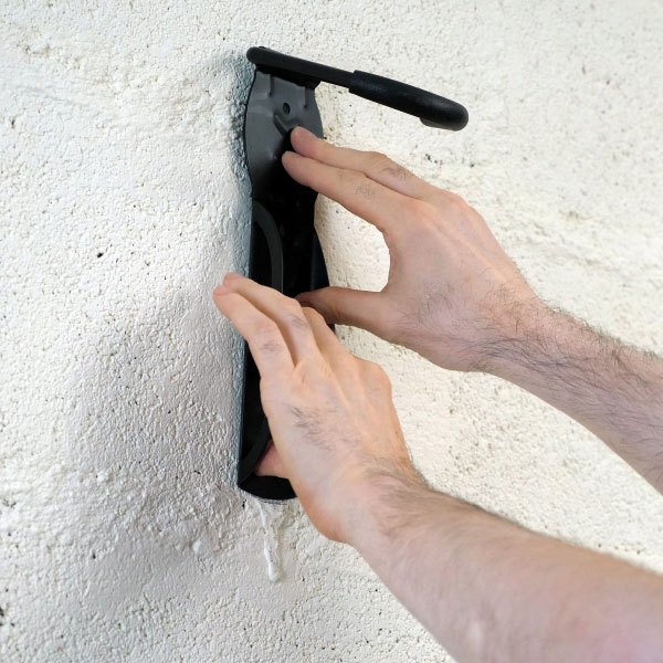 Bostik DIY France Tutorial How to fix a bike rack to wall step 4