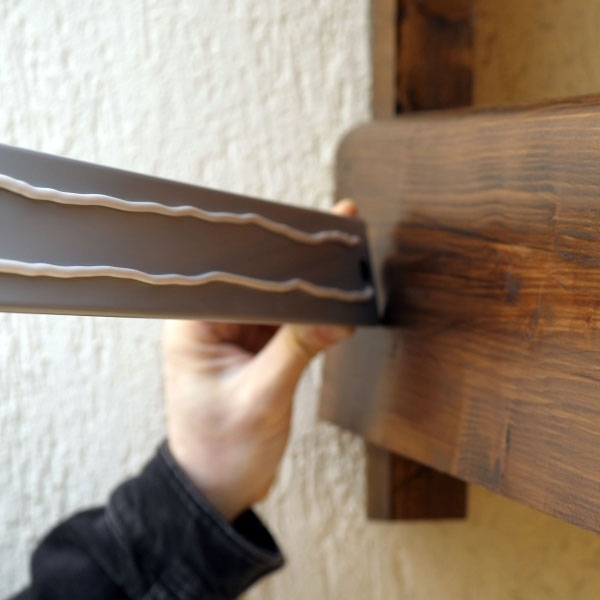 Bostik DIY France tutorial Fix a tool rack without drilling step 3