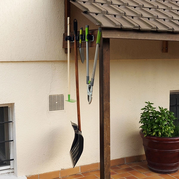 Bostik DIY France tutorial Fix a tool rack without drilling step 5