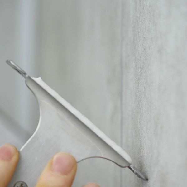 Bostik DIY France tutorial Fix a towel rack without drilling step 3