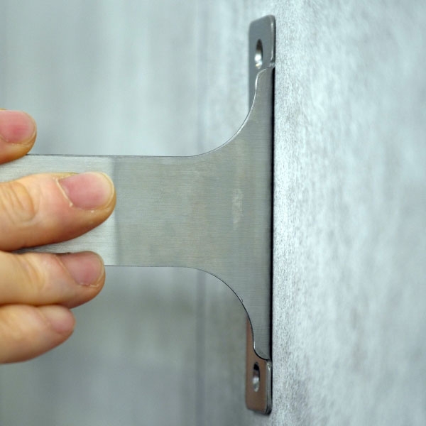 Bostik DIY France tutorial Fix a towel rack without drilling step 4