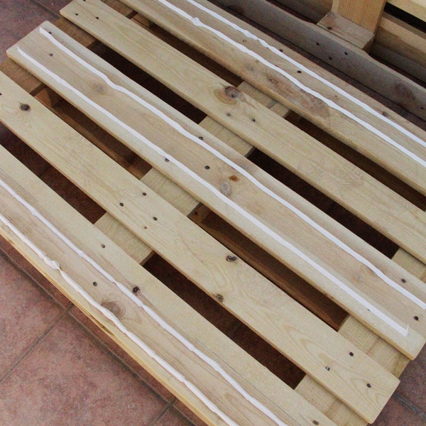 Bostik DIY Greece tutorial palet couch step 5