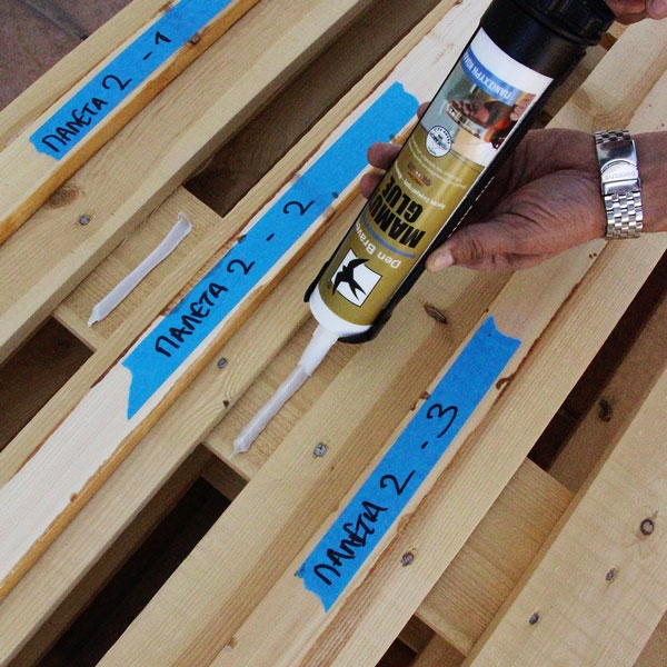 Bostik DIY Greece tutorial palet couch step 6