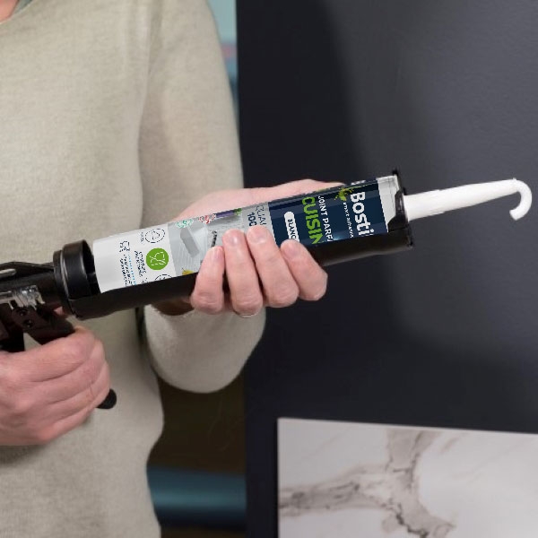 Bostik DIY France tutorial how to prepare a sealant cartridge step 4