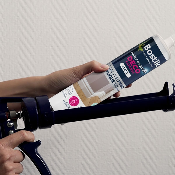 Bostik DIY France tutorial how to seal a skirting board step 1