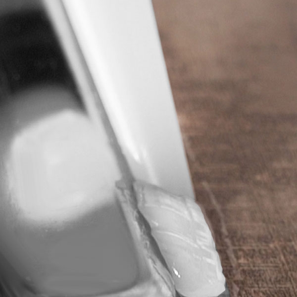 Bostik DIY France tutorial how to seal a washbasin step 2