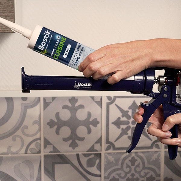 Bostik DIY France tutorial how to seal a worktop step 1