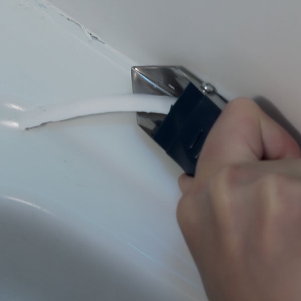 Bostik DIY Lithuania tutorial how to remove old sealant teaser image